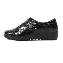 Mia Croc Women's Comfort Walk Shoes Black