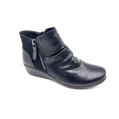 showing the Women's Darcy Boots Black