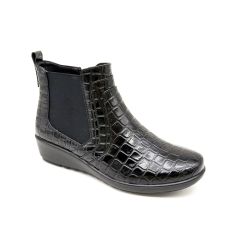Showing the Women's Linda Boots Black