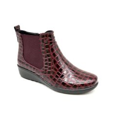 Showing the Women's Linda Boots Wine