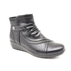 Showing the Women's Mona Boots Black