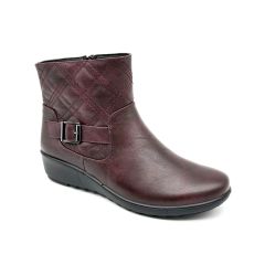 showing the Women's Queenie Boots Wine