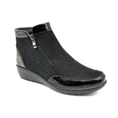 Showing the Women's Sasha Boots Black