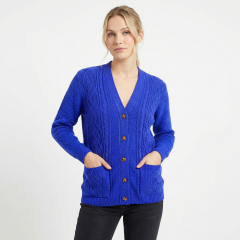 model wearing the omen’s Textured Knit Cardigan Blue